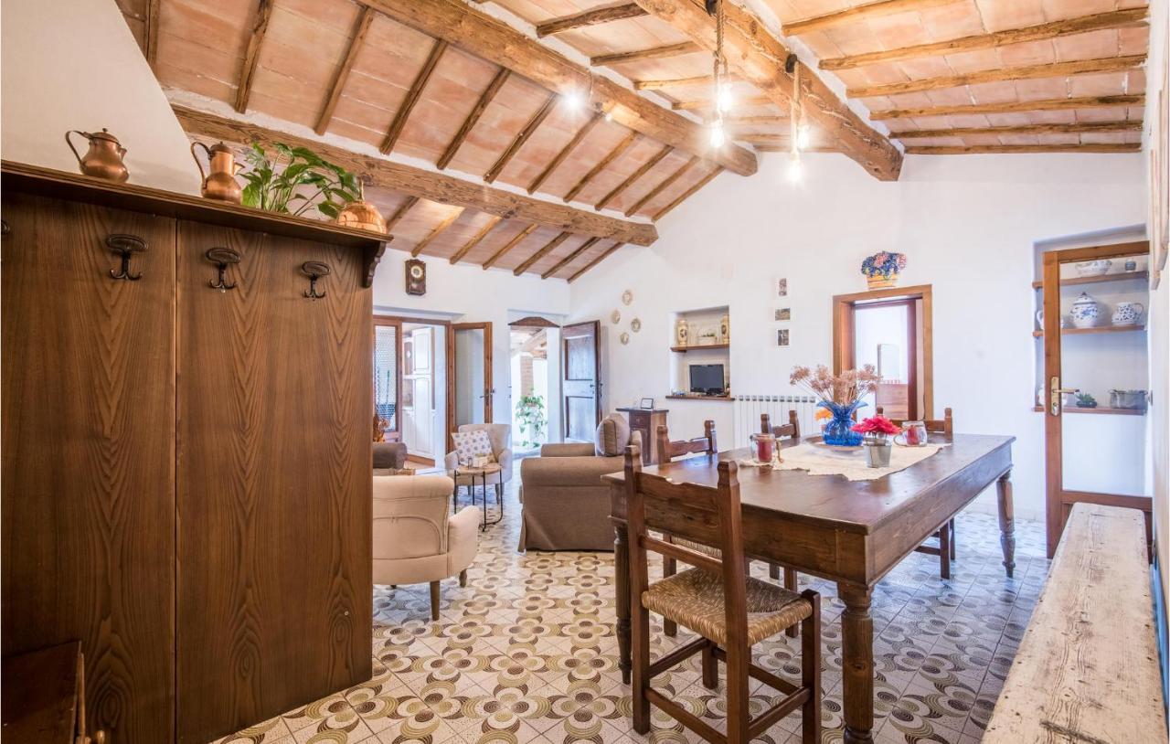 Gorgeous Home In Montalcino With Kitchen Luaran gambar