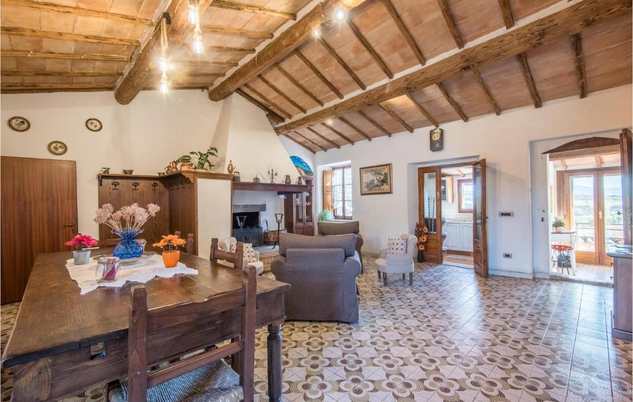 Gorgeous Home In Montalcino With Kitchen Luaran gambar