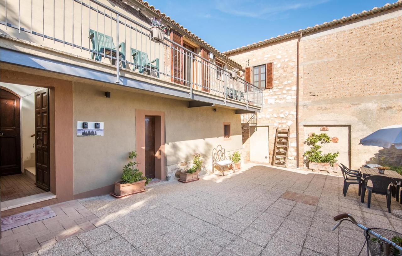 Gorgeous Home In Montalcino With Kitchen Luaran gambar