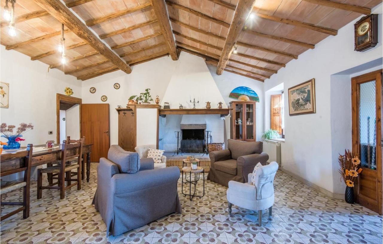 Gorgeous Home In Montalcino With Kitchen Luaran gambar